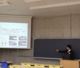畠山さん(B3)の発表風景
